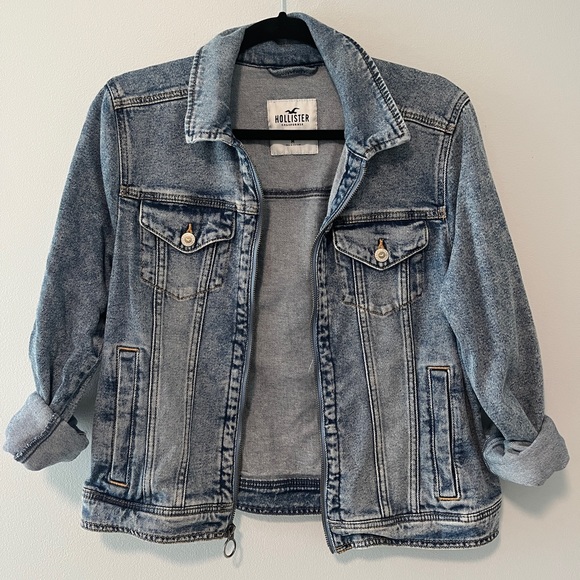 Hollister Jackets & Blazers - ✨Hollister Denim Jacket ✨